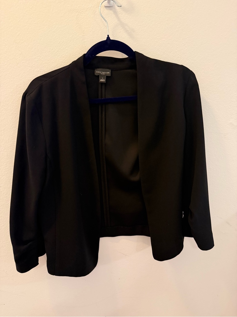 Ann Taylor Black Open-Front Cropped Blazer